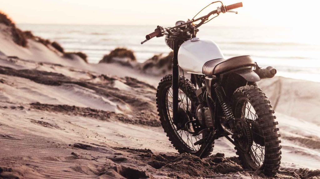 טיול אופניים חשמליים במדבר